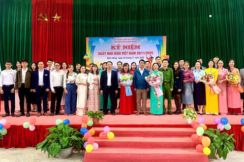 Trường THCS Nậm Nhùn tổ chức buổi Toạ đàm Kỷ niệm 43 năm ngày Nhà giáo Việt Nam (20/11/1982 - 20/11/2025)