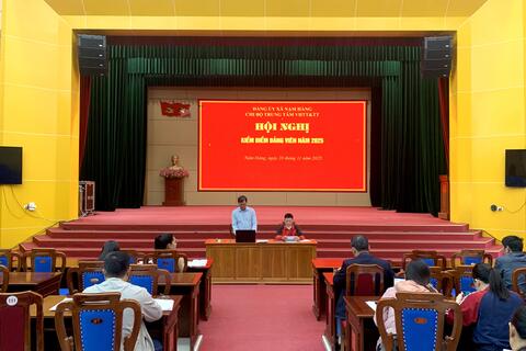 Chi bộ Trung tâm VH,TT&TT Nậm Hàng tổ chức Hội nghị kiểm điểm, tự đánh giá, xếp loại chất lượng của tập thể Chi bộ và Đảng viên năm 2025