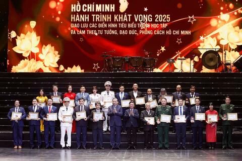 Tấm gương tiêu biểu xuất sắc trong học tập và làm theo phong cách đạo đức tư tưởng Hồ Chí Minh