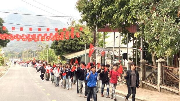 Học sinh xã Nậm Hàng sôi nổi cổ động hướng tới ngày bầu cử