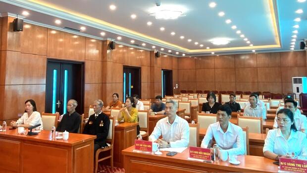 Đảng ủy xã Nậm Hàng trang trọng Lễ trao tặng Huy hiệu 50 năm tuổi Đảng cho các đảng viên lão thành