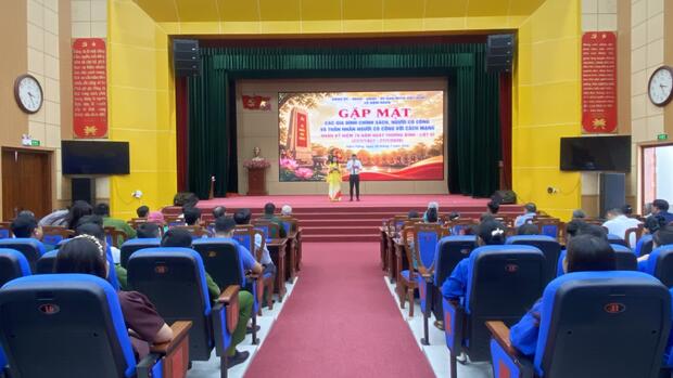 Xã Nậm Hàng gặp mặt gia đình chính sách, tri ân người có công  và trao quà nhân kỷ niệm 79 năm Ngày Thương binh - Liệt sĩ