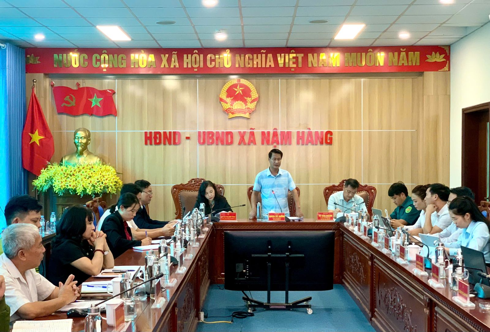 Quang cảnh tại phiên họp...