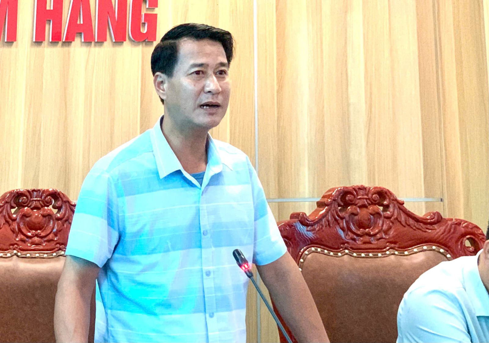 Đồng chí Quách Tất Hưởng - Phó Bí thư Đảng uỷ, Chủ tịch UBND xã phát biểu kết luận phiên họp.