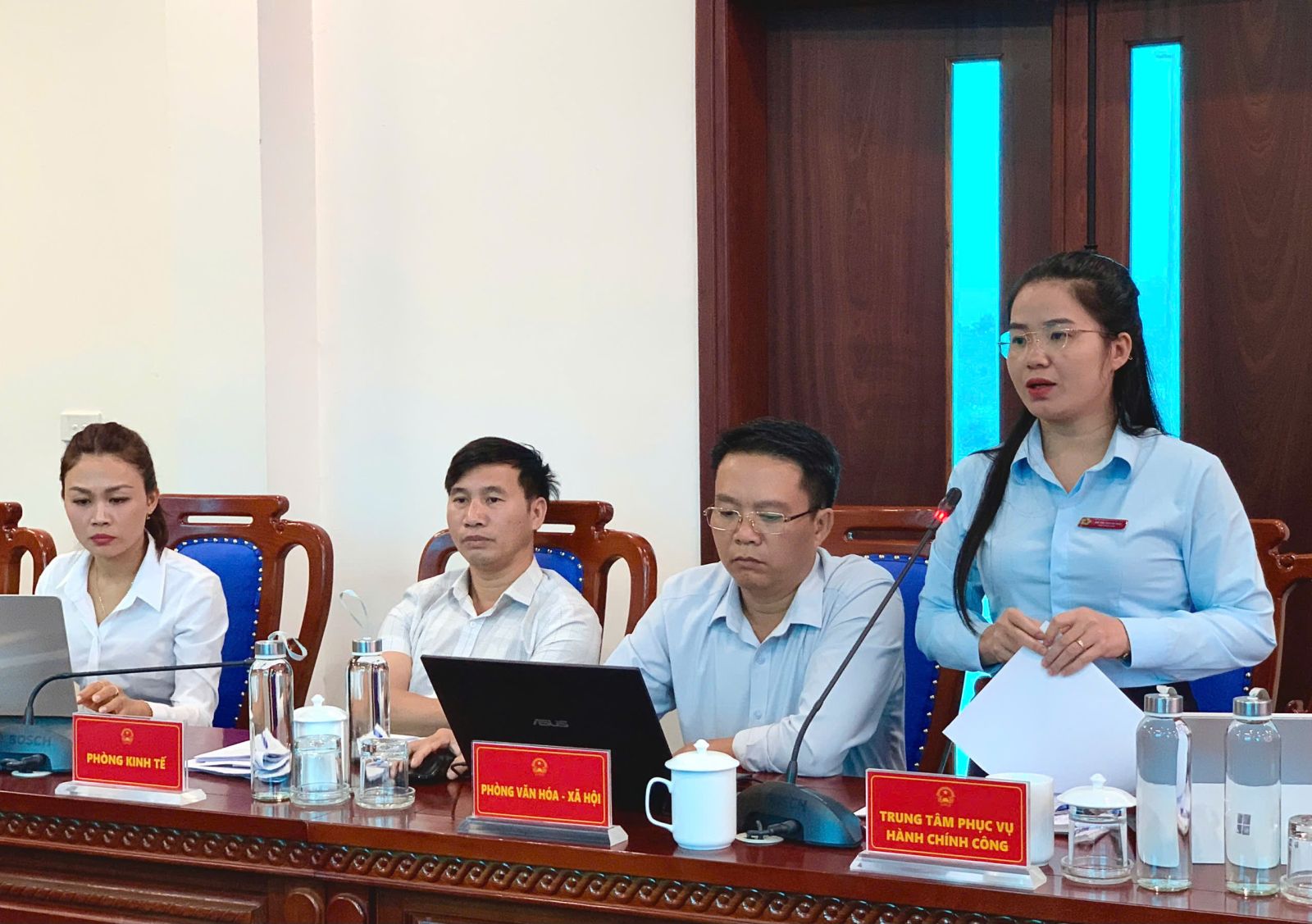 Các đại biểu thảo luận tại phiên họp...